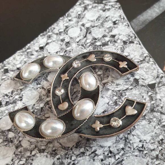 Women Metal Black Round Pearls Brooch Pin Casual Formal Accessory Jewelry Gift - Picture 2 of 5